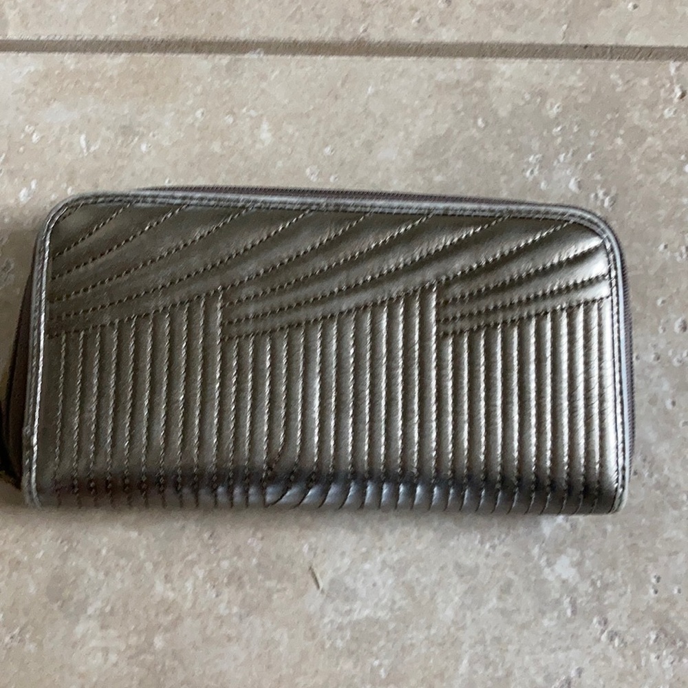 Hobo International Art Deco zip around wallet rare